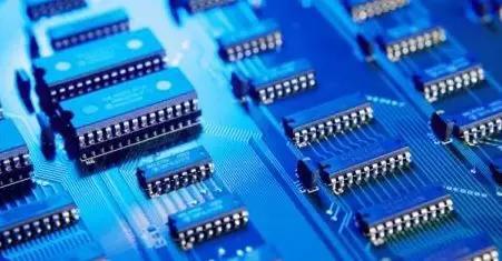 芯片戰(zhàn)背后的化工較量 國產(chǎn)計(jì)算機(jī)軟硬件的關(guān)鍵材料與技術(shù)瓶頸